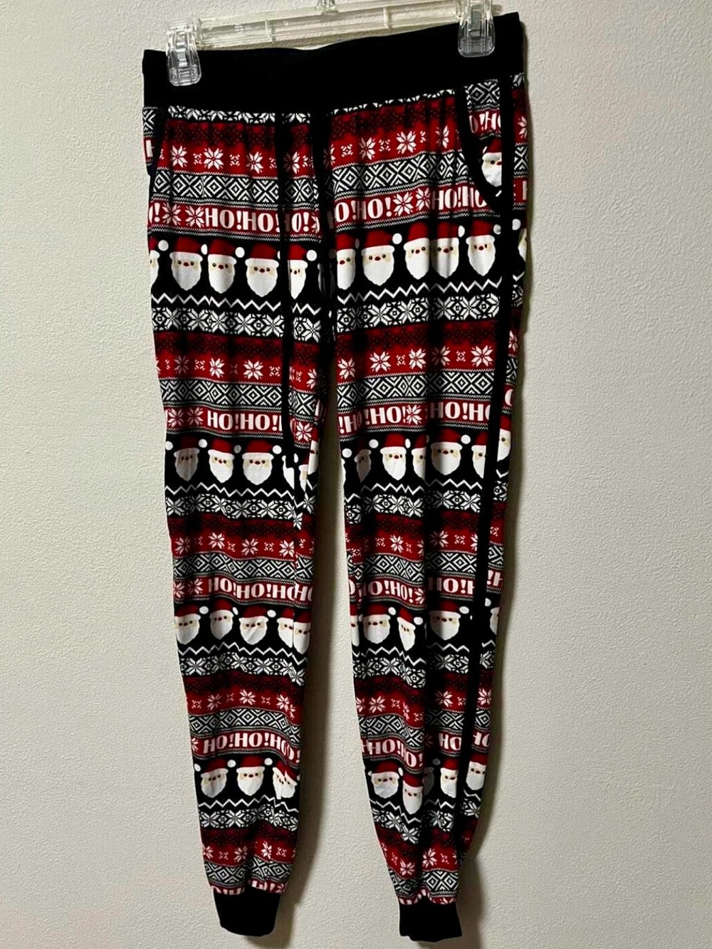 No Boundaries Size Small (3-5)
Woman's Santa Joggers/ PJ Pants with Pockets